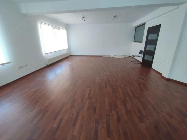 Spațiu comercial, de 200 mp, în Central