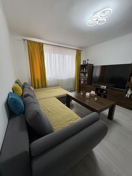 Apartament cu 3 camere semidecomandat în Central