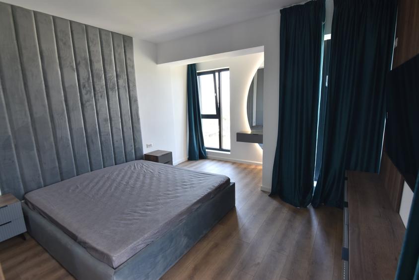 Penthouse cu 3 camere decomandat în Prelungirea Ghencea