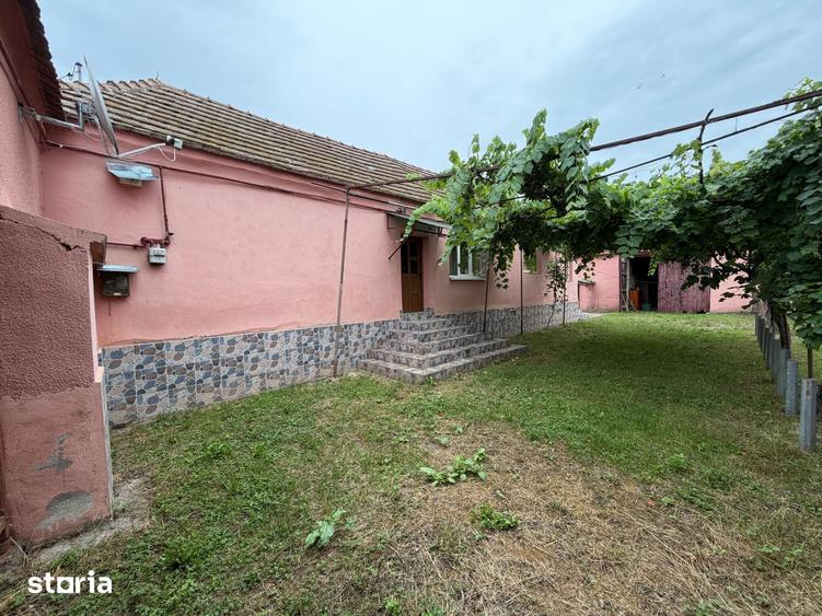 Casă cu 3 camere cu Teren 1974 Mp în Șibot