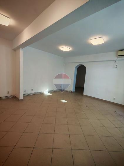 Spațiu comercial de vânzare - 51 mp, vitrină stradală Calea Severinul - 6