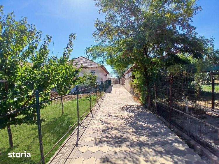 Casă cu 4 camere decomandat cu Teren 600 Mp în Nojorid