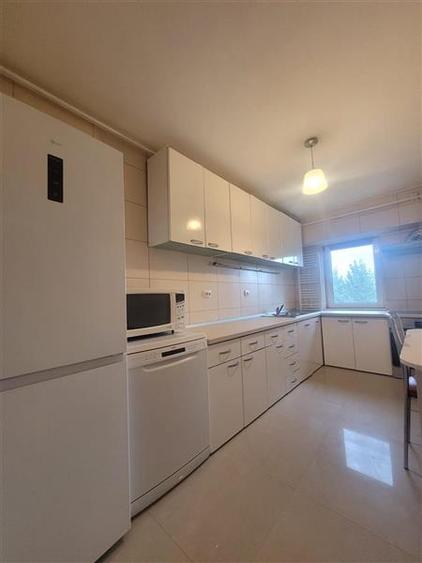 Apartament cu 3 camere decomandat, mobilat în Faleza Nord
