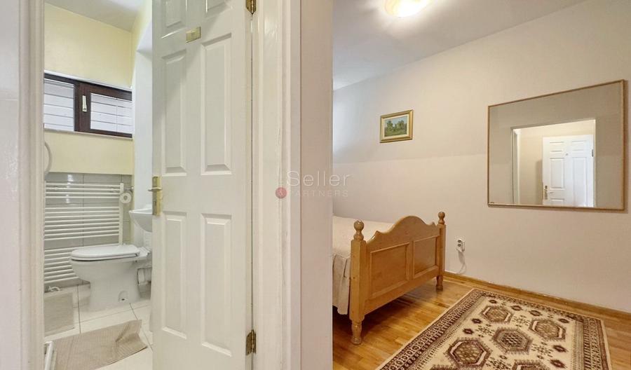 Apartament cu 4 camere decomandat, mobilat în Central