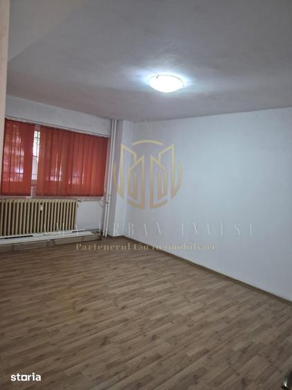 Apartament cu 3 camere în Tineretului — fotografia 2