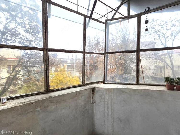 Apartament cu 5 camere decomandat în P-ța Universității