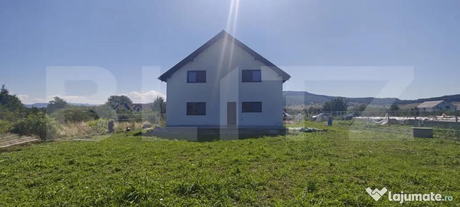 Casă cu 5 camere cu Teren 1000 Mp în Unirea