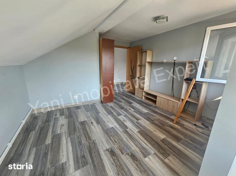 Casă cu 6 camere cu Teren 1289 Mp în Țițești