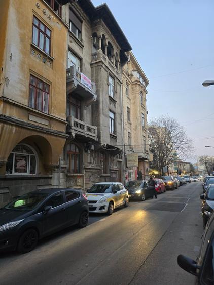 Apartament cu 4 camere semidecomandat în Armeneasca