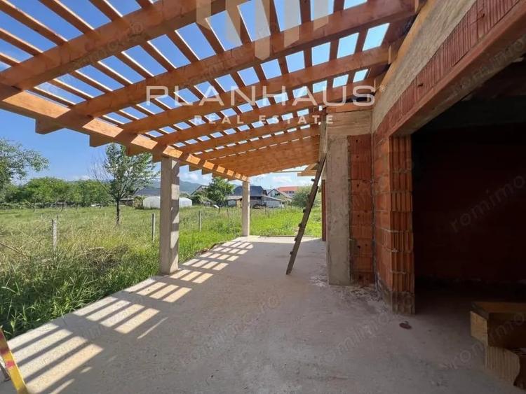 Casă cu 4 camere cu Teren 600 Mp în Satu Nou de Sus