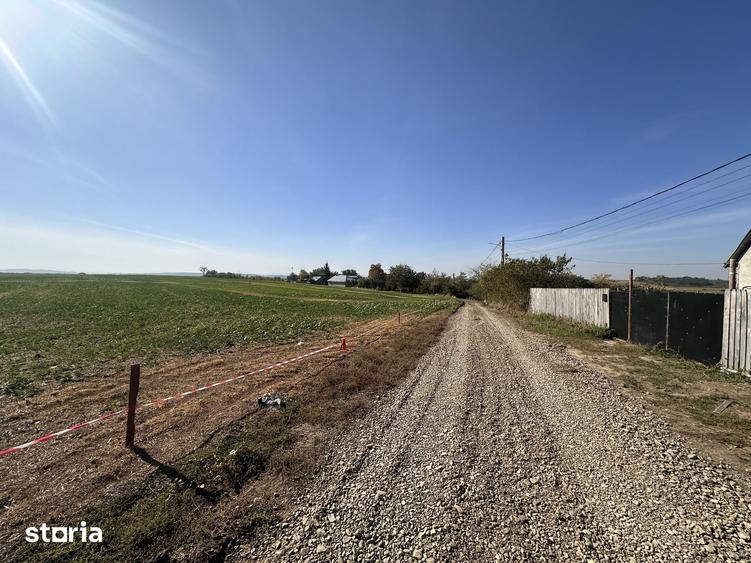 Teren de 1000 mp, în Popricani