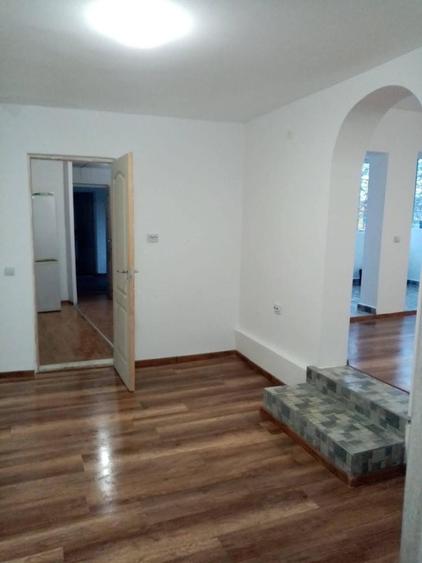 Casă cu 4 camere în Niculești