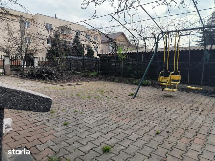 Casă cu 4 camere cu Canalizare în Central