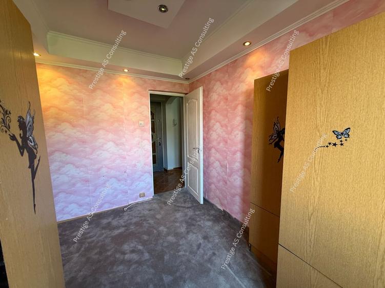 Apartament cu 3 camere semidecomandat în Șagului