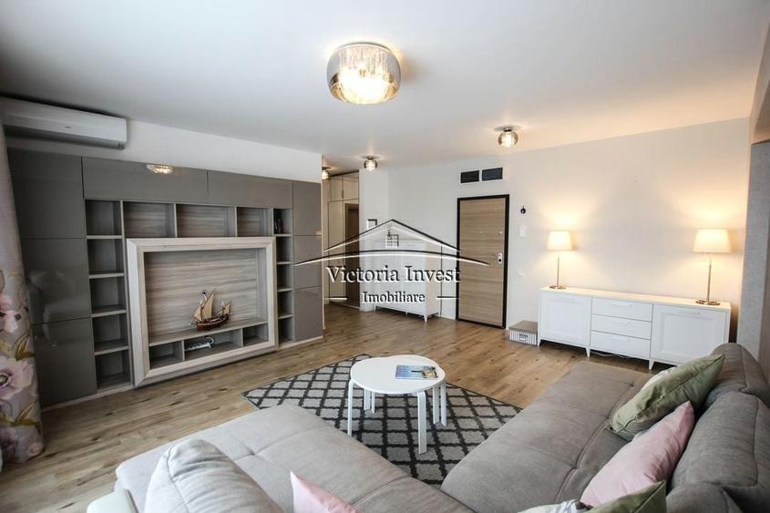 Apartament cu 4 camere semidecomandat, mobilat în Băneasa