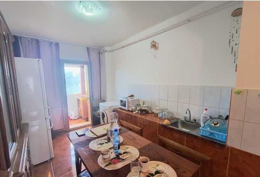 Apartament cu 3 camere decomandat în Valea Muscelului