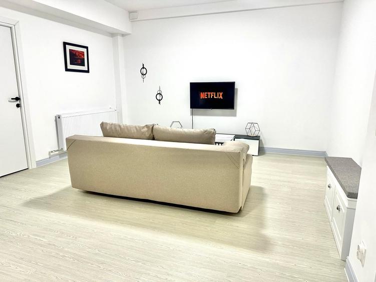 Apartament cu 3 camere semidecomandat, mobilat în Bucureștii Noi