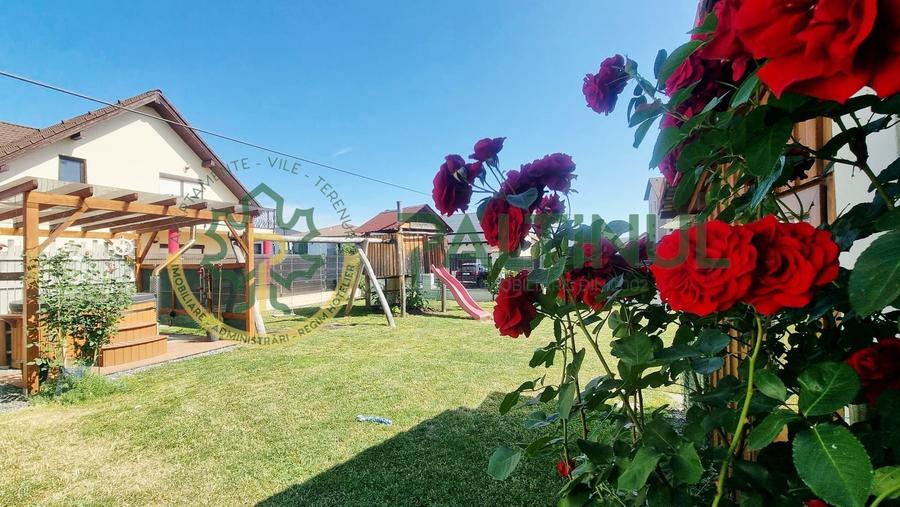 Casă individuală cu 5 camere cu Canalizare în Șelimbăr