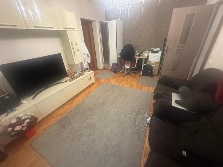 Apartament cu 3 camere semidecomandat, mobilat în Colentina