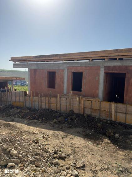 Casă cu 4 camere cu Teren 300 Mp în Moara