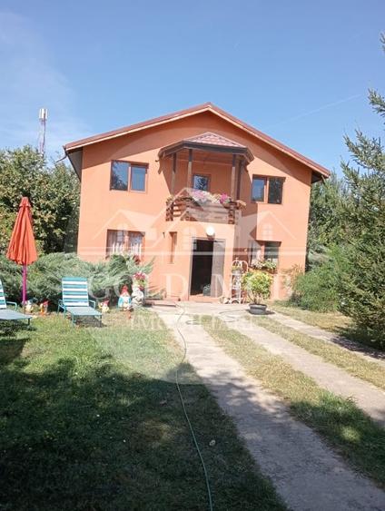 Casă individuală cu 5 camere cu Garaj în Livedea