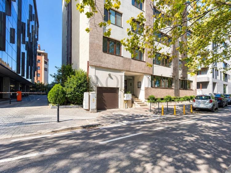 Apartament cu 3 camere decomandat în Herăstrău