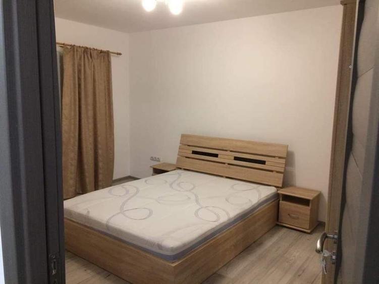 Apartament cu 3 camere decomandat în Florești