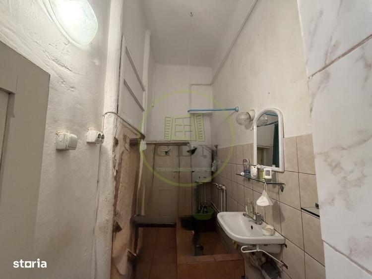 Casă cu 3 camere nedecomandat în Central