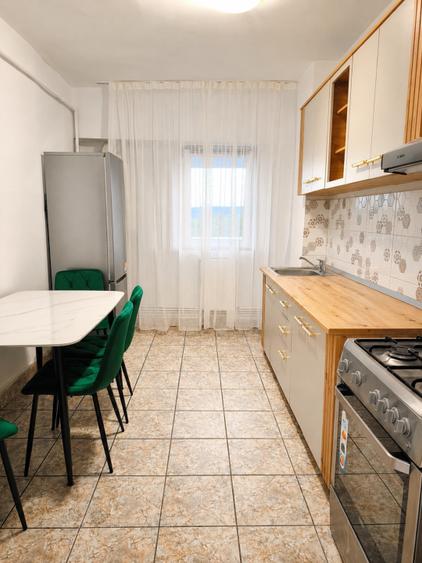 Apartament cu 2 camere decomandat, mobilat în Central