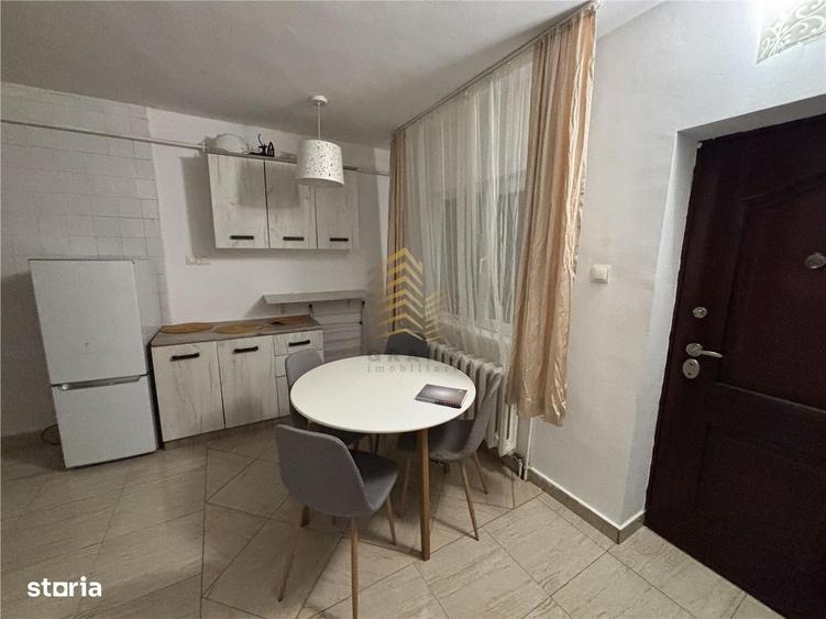 Apartament cu 2 camere decomandat în Periferie