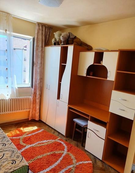 Apartament cu 3 camere în Cetate