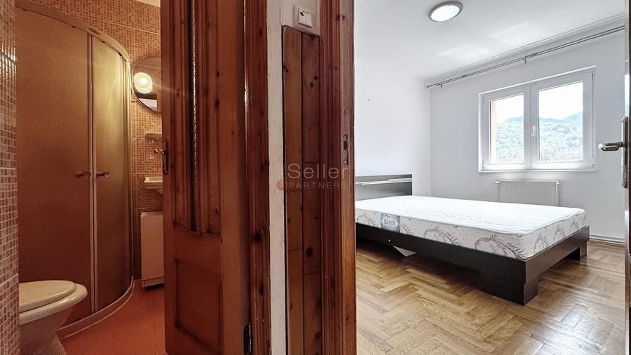 Apartament cu 4 camere decomandat în Noua