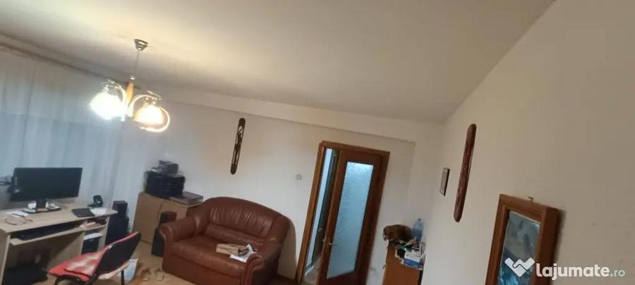 Apartament cu 3 camere decomandat în Obcini