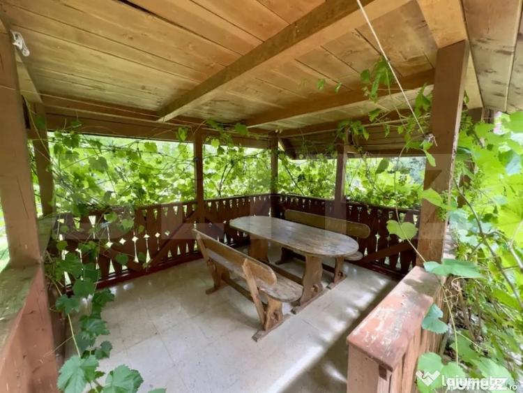 Casă cu 7 camere cu Teren 1670 Mp în Ponor