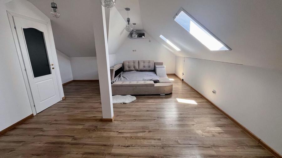 Duplex cu 4 camere cu Canalizare în Central