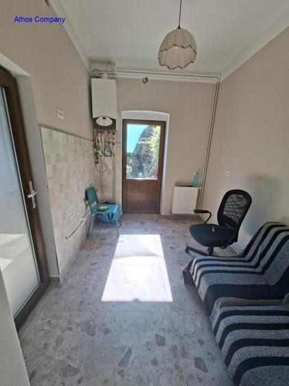 Casă individuală cu 3 camere cu Canalizare în Crângași