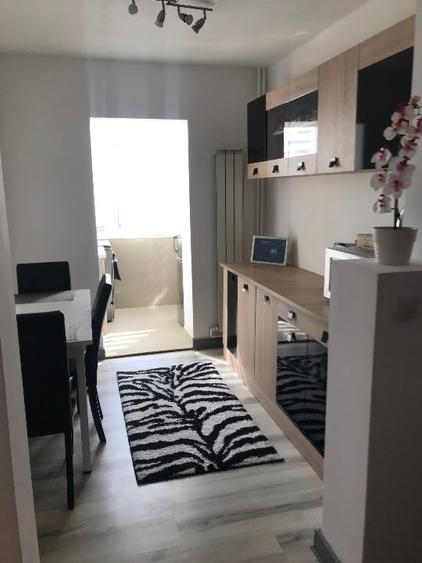 Apartament cu 3 camere decomandat, mobilat în Decebal