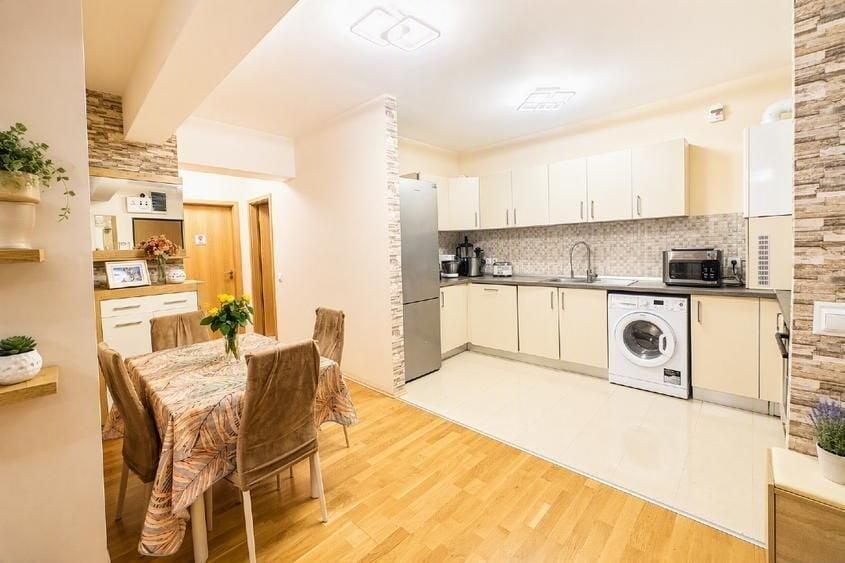 Apartament cu 4 camere decomandat, mobilat în Dristor