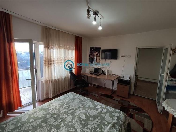 Casă individuală cu 6 camere cu Teren 80 Mp în Central