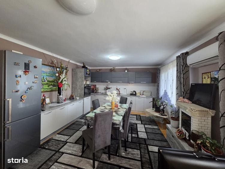 Casă cu 5 camere cu Teren 443 Mp în Central