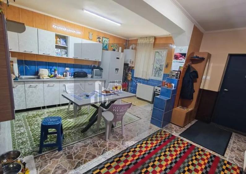 Casă cu 7 camere cu Teren 190 Mp în Berceni