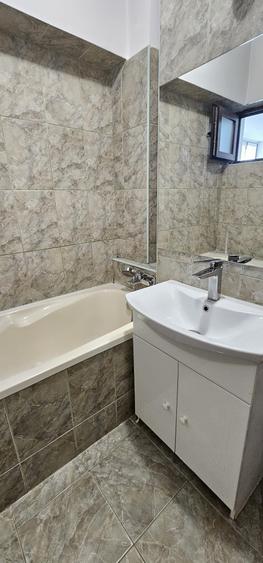 Apartament cu 2 camere decomandat în Calea Victoriei