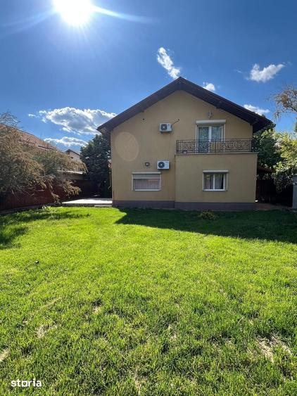 Casă cu 5 camere cu Canalizare în Central