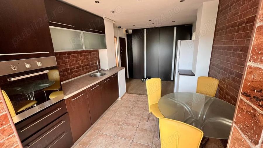 Apartament cu 3 camere semidecomandat în Apusului