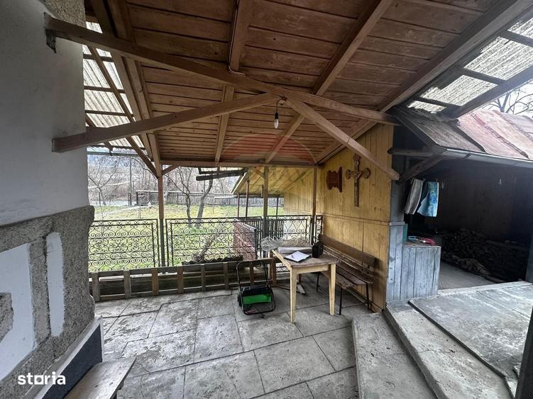Casă cu 3 camere în Prislop