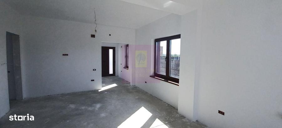 Casă cu 4 camere în Săbăreni