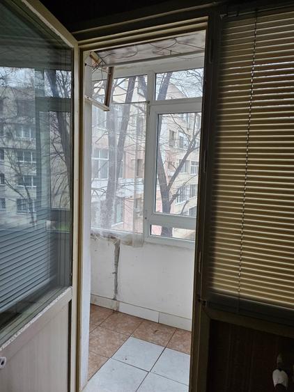 Apartament cu 3 camere semidecomandat în Titan
