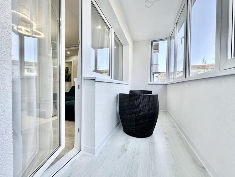 Apartament cu 3 camere semidecomandat, mobilat în Dâmbovița