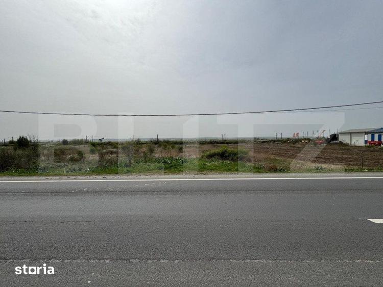 Teren de 10763 mp, în Coțofenii din Față