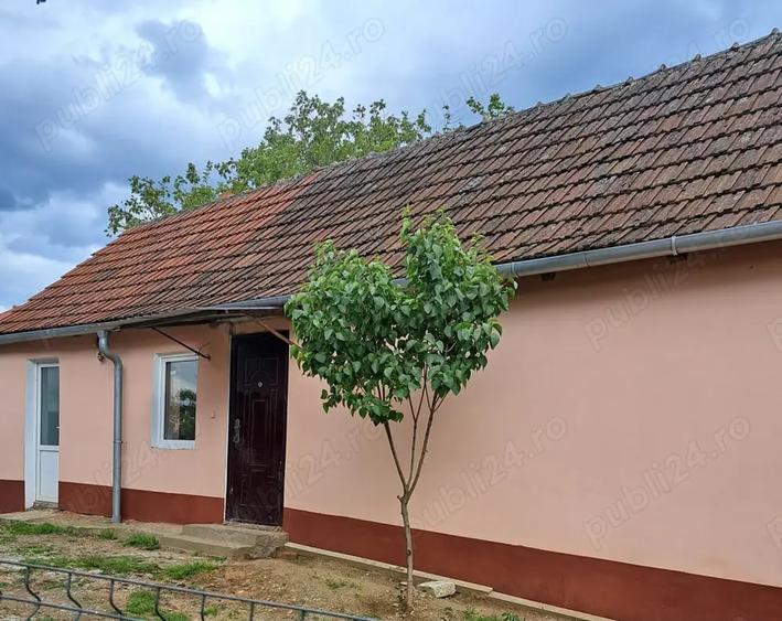 Casă cu 2 camere cu Teren 952 Mp în Centura